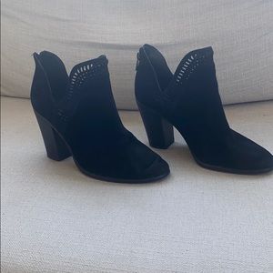 Vince Camuto suede booties- 9.5